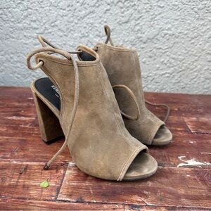 Kenneth Cole New York, leather heel size 6.5